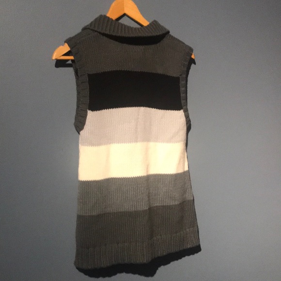 Button sweater vest - Picture 2 of 5